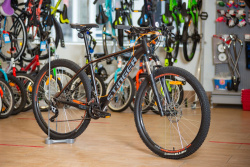 Горный велосипед Stinger Genesis Pro 27,5" (2018), рама 18" (165-175 см), черный Горный велосипед Stinger Genesis Pro 27,5" (2018), рама 18" (165-175 см), черный